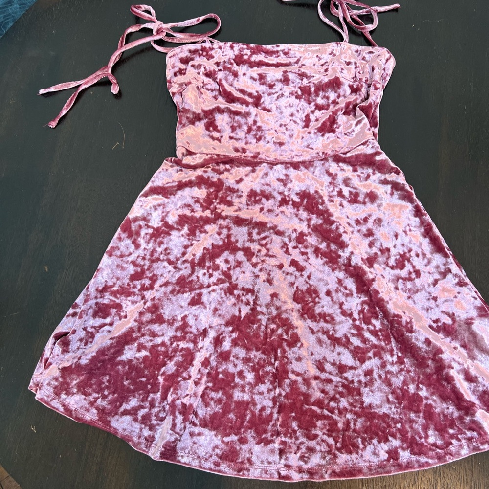 Velour strappy dress with back zip and adjustable tie straps. Forever 21. Size S